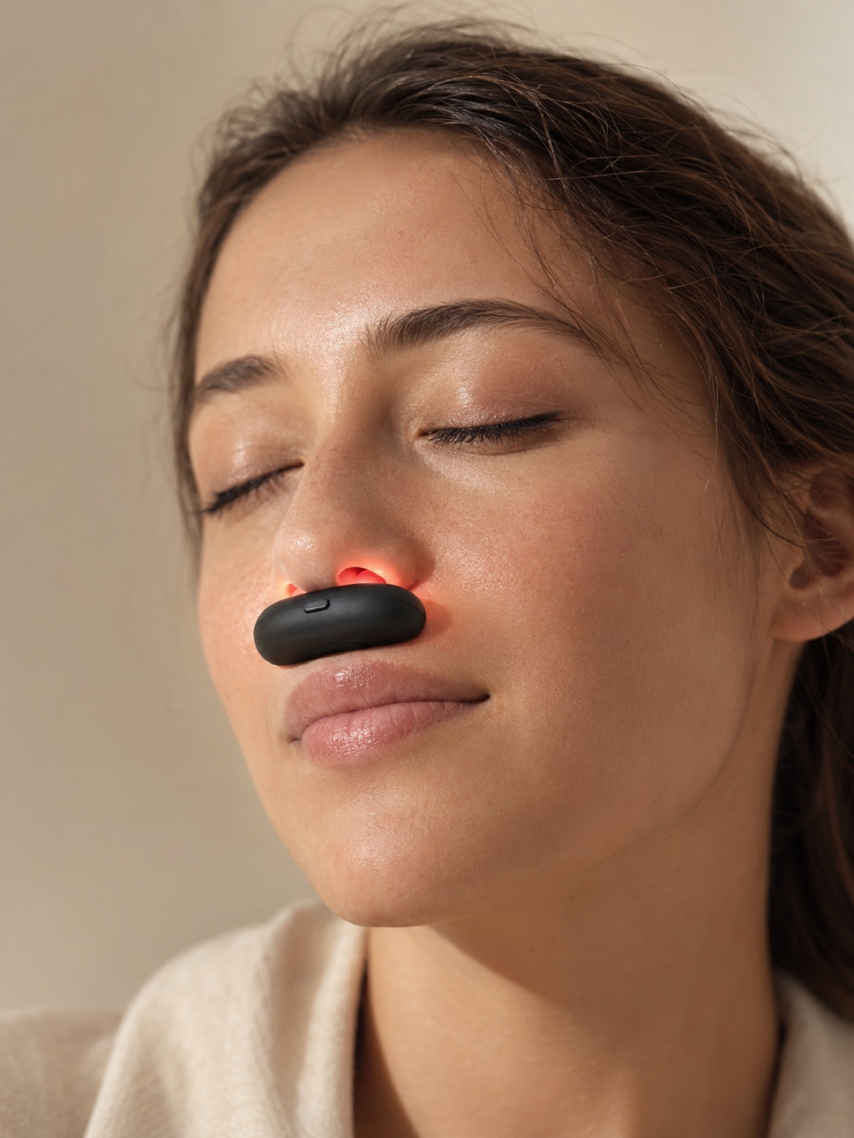Woman using the LUMIFLUX Breathe Pro hands-free
